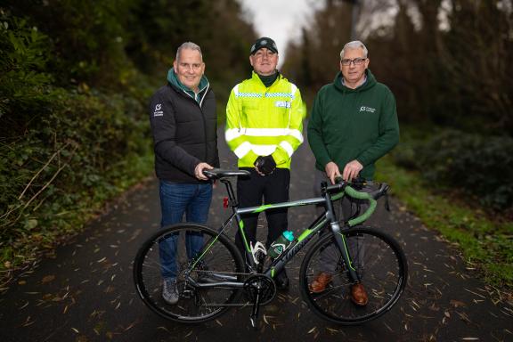 (L-R) Gary Lavery, Membership Development Officer, Cycling Ireland, Inspector Pete Cunningham and Paul Sanders, Secretary, Cycling Ulster.
