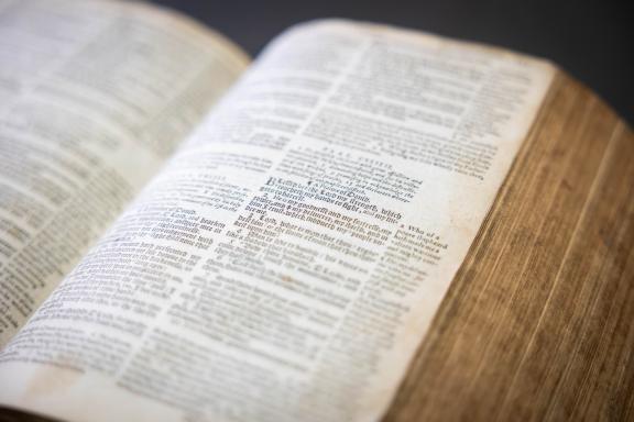 Sir Robert Peel Bible - 1608